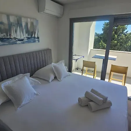 App Lux I ماكارسكا